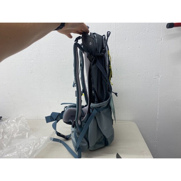 Deuter Futura 25 SL Women's Hiking Backpack in Graphite / Shale (3400221-4409) - Picture 6 of 16